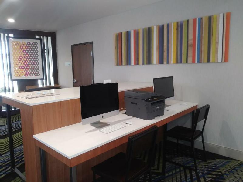 Holiday Inn Express & Suites - Dallas Nw Hwy - Love Field By Ihg Extérieur photo